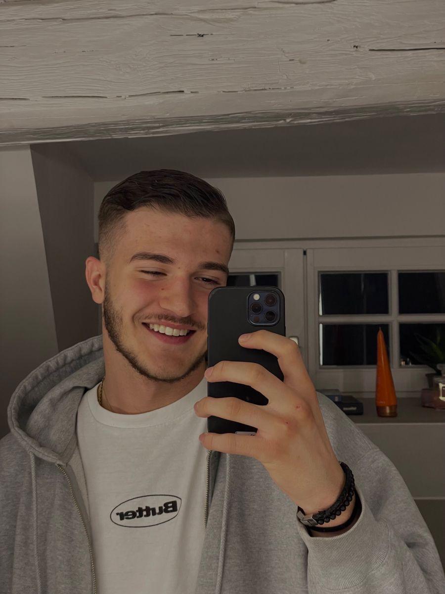 <em>Lukas M.</em>